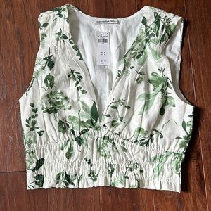 Abercrombie & Fitch women’s top. Size large. NWT
